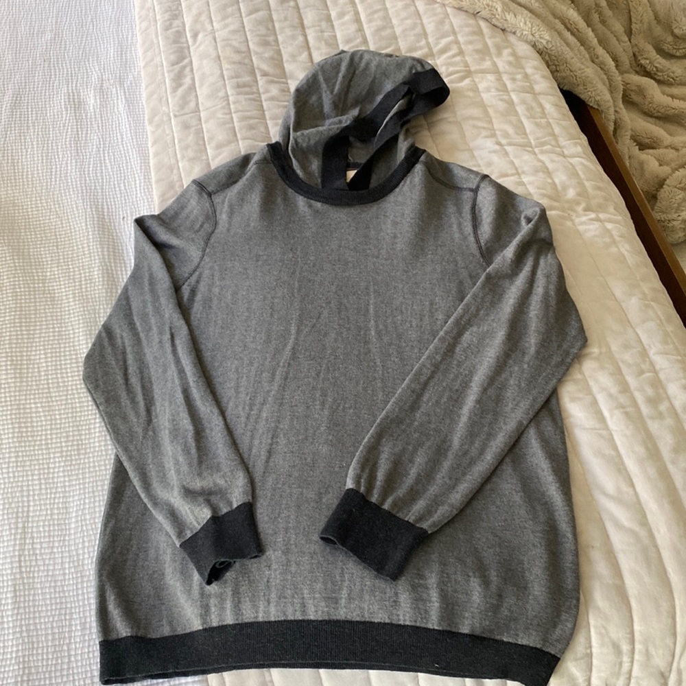 Mens’ Carbon to Cobalt, really nice lightweight hoodie sweater. Size Medium